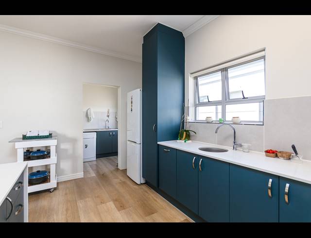 4 BEDROOM FREESTANDING TO LET IN SUNNINGDALE